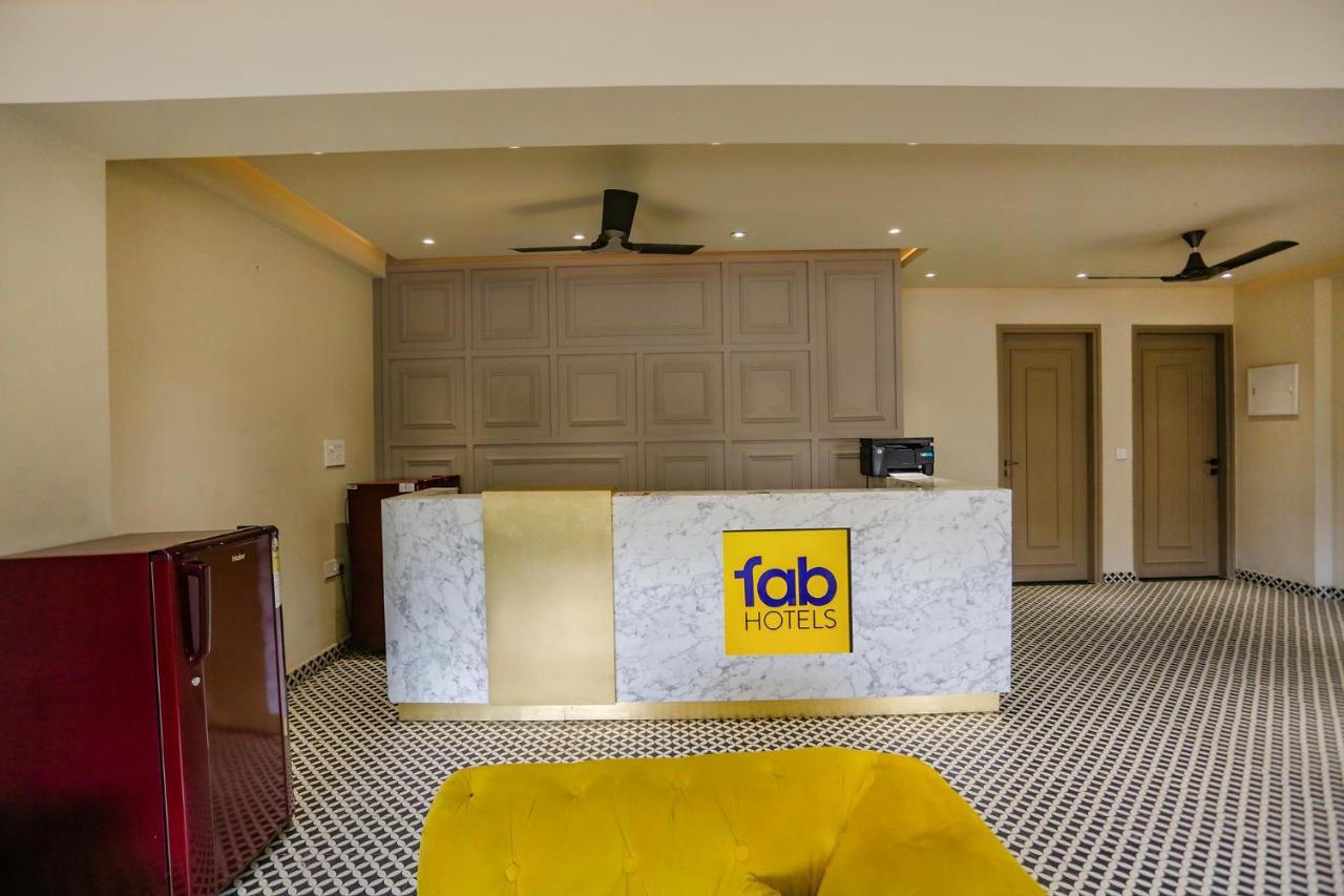 Fabhotel Clarks Suites Noida Eksteriør billede